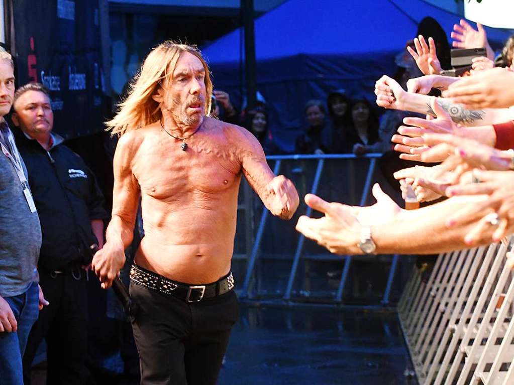 Iggy Pop und Fmina auf dem Lrracher Marktplatz