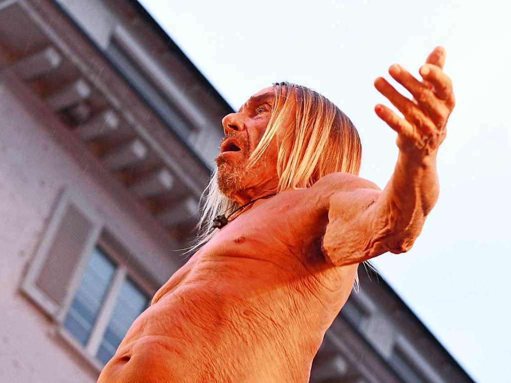 Iggy Pop und Fmina auf dem Lrracher Marktplatz