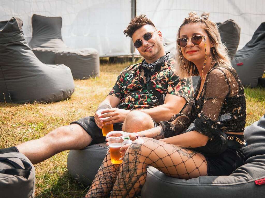 Die Festivalbesucher der Sea You haben sich in ihren Outfits mal wieder bertroffen. Dieses Jahr dominierten pastellfarbige Haare und der 90ies-Look.