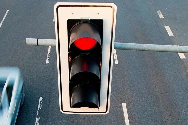 Autofahrer missachtet rote Ampel in Bötzingen und verursacht Unfall