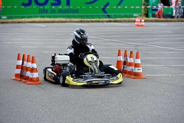 Wieso Jugendliche mit Tempo 60 ber den Parkplatz des Mbelhaus XXXLutz rasten