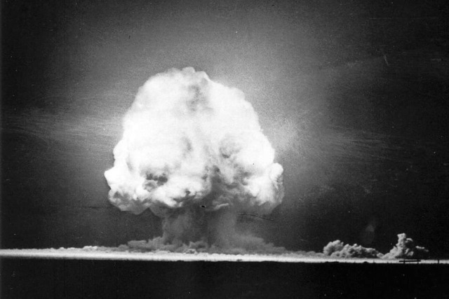 ber dutzende Kilometer war der Atompilz am 16. Juli 1945 zu sehen.  | Foto: -