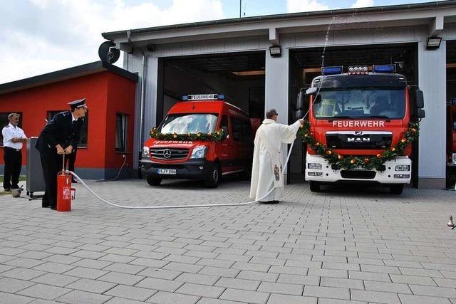 Feuerwehr Pfaffenweiler stellte zwei neue Fahrzeuge vor
