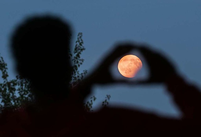 Bei der partiellen Finsternis soll sich der Mond rostrot frben.  | Foto: Frank Rumpenhorst