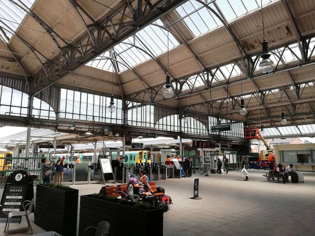 Der jngst modernisierte Kopfbahnhof von Bognor Regis - Strecke nach Gatwick und Victoria Station in London