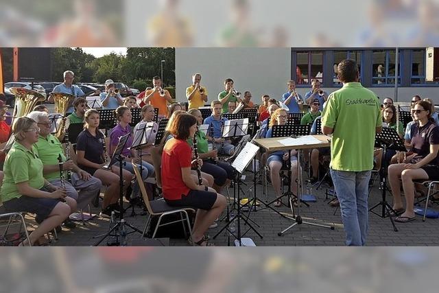 Stadtkapelle dankt mit einem Sommerabendkonzert