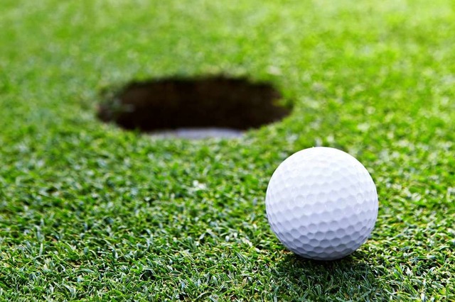 Der Golfball traf das Mdchen am Kopf.  | Foto: AboutLife  (stock.adobe.com)