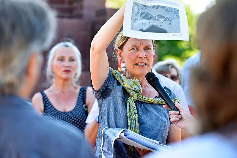 BZ-Leserinnen und -Leser konnten am Dienstag lernen, welche Auswirkungen der Klimawandel auf die Bäume am Seepark hat. (Foto: Michael Bamberger) BZ-Leserinnen und -Leser konnten am Dienstag lernen, welche Auswirkungen der Klimawandel auf die Bäume am Seepark hat. (Foto: Michael Bamberger)