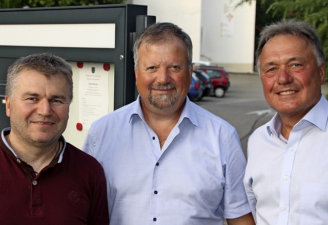 Uwe Baumgartner, Thomas Bche und Otto... dem Ortschaftsrat von Niederhof aus.   | Foto: Gerd Leutenecker