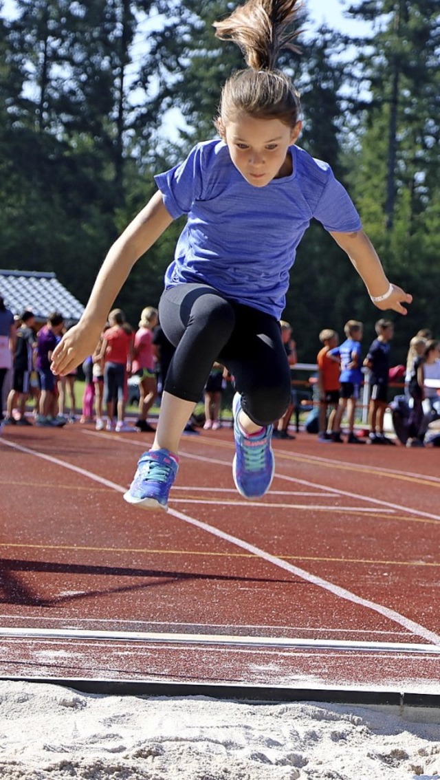 Springen, Laufen, Werfen - in diesen d...h der diesjhrigen Bundesjugendspiele.  | Foto: Martha Weishaar
