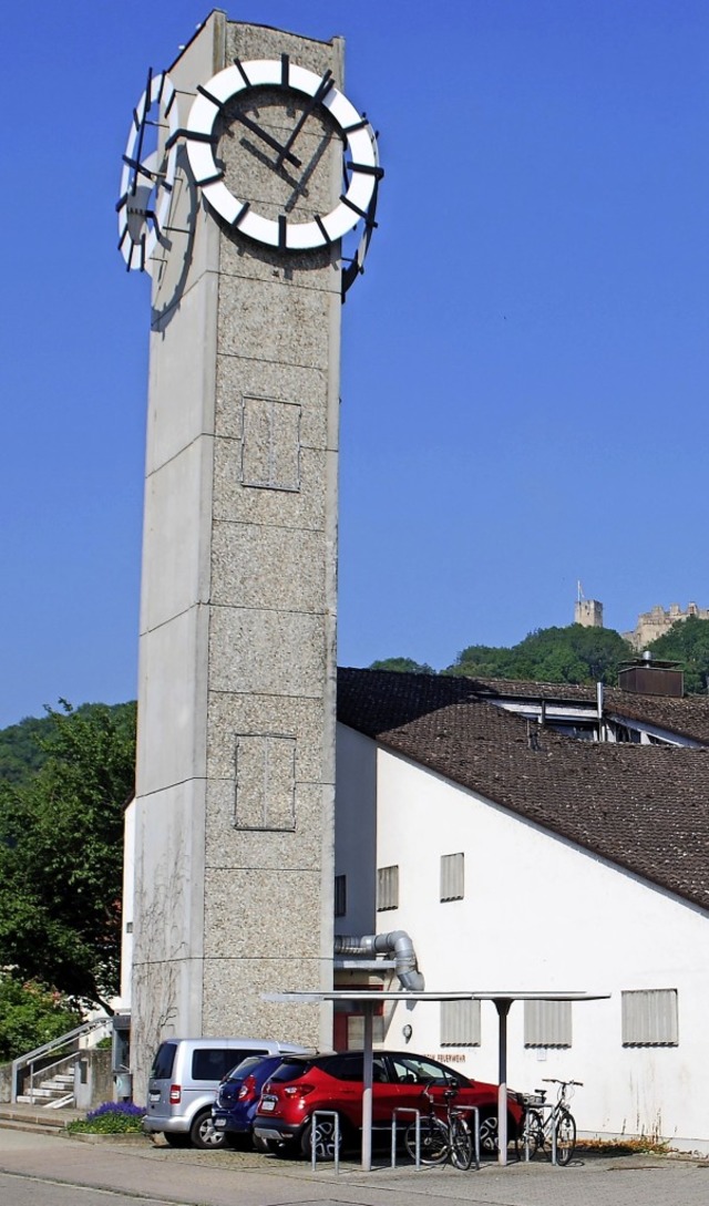 Der Uhrturm gehrt nicht zu einer Kirche, sondern zur Feuerwache.  | Foto: Thomas Loisl Mink