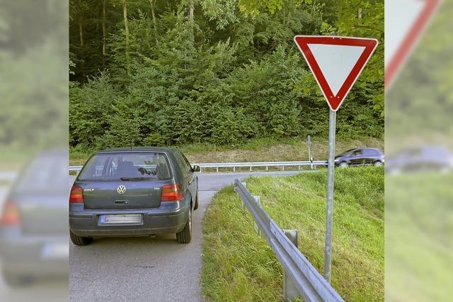 Die Sperrung der B 3 fr die Sprengung im Steinbruch luft fast nach Plan