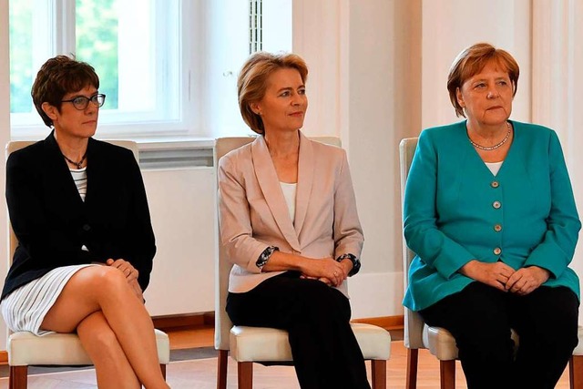 Kramp-Karrenbauer, von der Leyen, Merk... drei mchtigsten Frauen der Republik.  | Foto: JOHN MACDOUGALL (AFP)