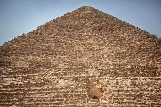 gypten hat zuletzt zwei antike Pyrami...nste Pyramide der Pyramiden von Gizeh.  | Foto: Oliver Weiken (dpa)