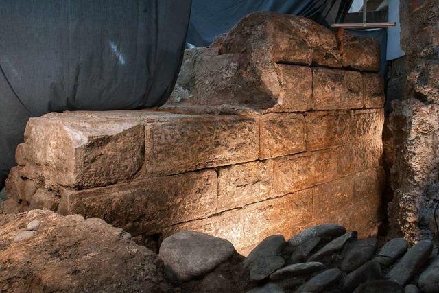 Basler Archologen legen Mauer eines reprsentativen Gebudes frei
