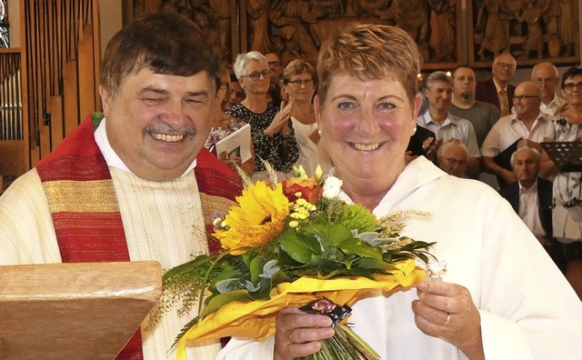 Pfarrer Klaus Fietz dankte der aussche... Seelsorgeeinheit Laufenburg-Albbruck.  | Foto: suedkurier