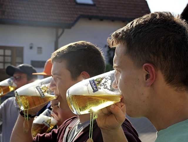 Zum Wohl: Zu einem Bier-Event hatten  ... ehrenamtliche Ttigkeit eingeladen.    | Foto: Gert Brichta