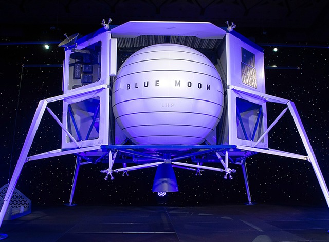 Mit Amazon zum Mond? Modell von Jeff Bezos&#8217; Landefhre  | Foto: SAUL LOEB (AFP)