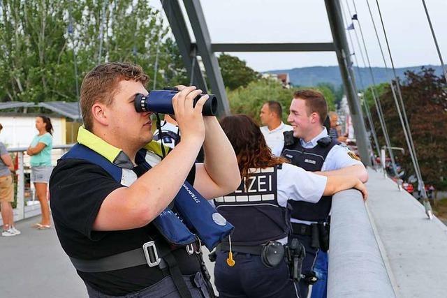 110-Meter-Schiff treibt manövrierunfähig auf dem Rhein – Großeinsatz in Weil