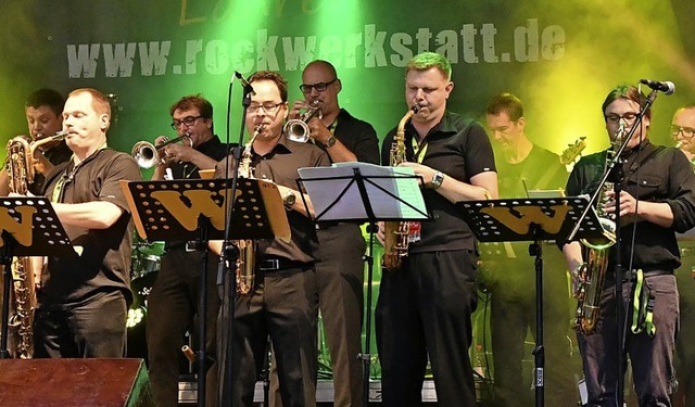 Die Big Band W tritt beim Lahrer  Stadtfest wieder auf dem Rathausplatz auf.   | Foto: Wolfgang Knstle
