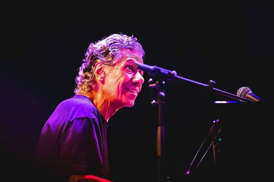 Mit Chick Corea stand die Spanish Heart Band auf der Bühne: Gitarrist Nino Josele, Saxophonist und Flötist Jorge Prado, Bassist Carlitos Del Puerto, Perkussionist Luisito Quintero, Trompeter Michael Rodriguez, Posaunist Steve Davis und Drummer Marcus Gilmore. (Foto: Janos Ruf) Mit Chick Corea stand die Spanish Heart Band auf der Bühne: Gitarrist Nino Josele, Saxophonist und Flötist Jorge Prado, Bassist Carlitos Del Puerto, Perkussionist Luisito Quintero, Trompeter Michael Rodriguez, Posaunist Steve Davis und Drummer Marcus Gilmore. (Foto: Janos Ruf)