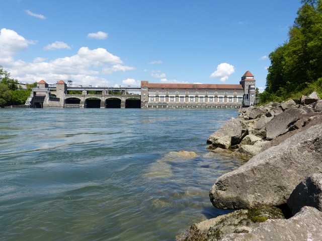 Der Vermisste wurde beim Wasserkraftwerk in Laufenburg gefunden. (Archivbild)  | Foto: honorarfrei