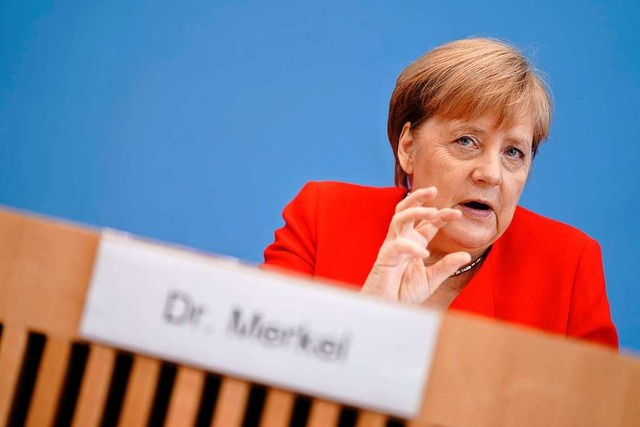 Merkel kritisiert Trumps Aussagen bei der Bundespressekonferenz.  | Foto: Michael Kappeler (dpa)