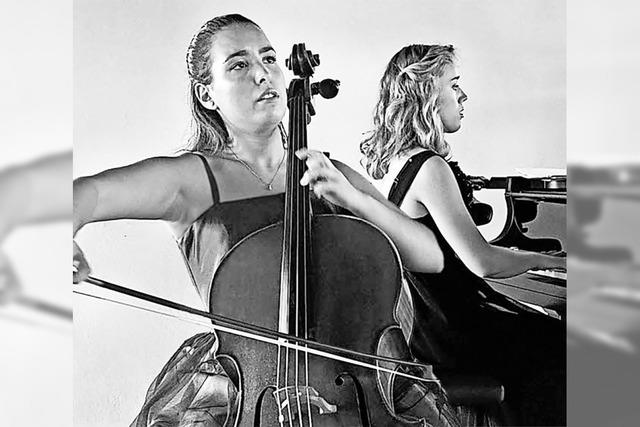 Natalia Dauer (Cello) und Julia Pleininger (Klavier) präsentieren Prokofiews Peter und der Wolf in Laufenburg