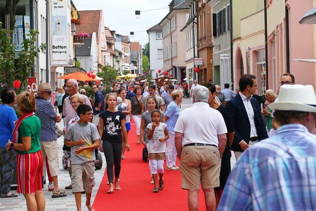 Roter Teppich zur Einweihung: Die Neug...e wird mit einem groen Fest gefeiert.  | Foto: Helmut Seller