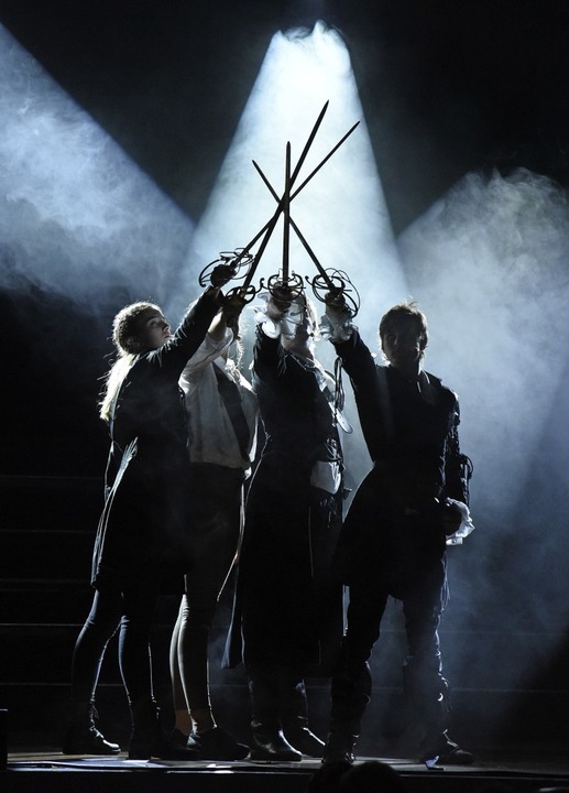 Einer fr alle &#8211; Alle fr einen:...iligten  der Musical Company des LMG.   | Foto: Martin Eckert