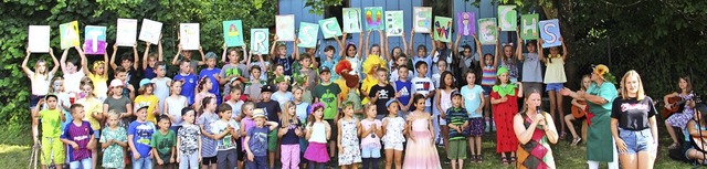 Die Kinder der Grundschule Wiechs empf...ied, das zu mehr Umweltschutz aufruft.  | Foto: Monika Weber
