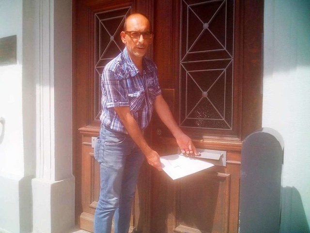 Angelo de Rosa will Brgermeister der ...rbungsunterlagen im Rathaus abgegeben.  | Foto: Privat