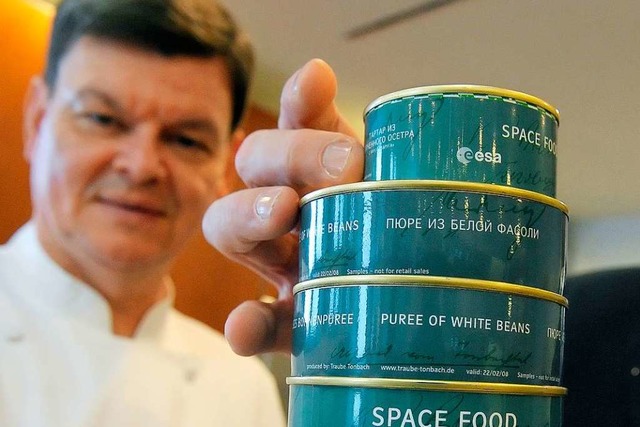 Sternenkche frs All:  Harald Wohlfahrt stellt sein Space Food vor (2009).  | Foto: Ronald Wittek