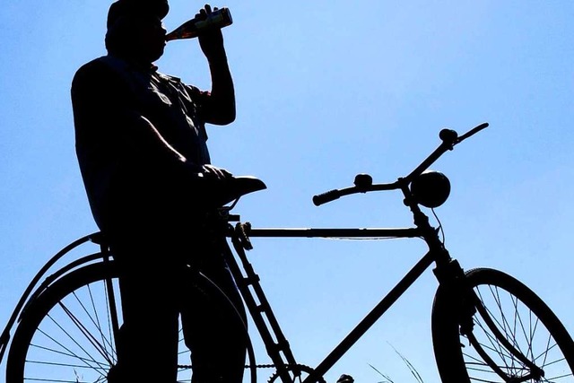 Einen betrunkenen Radfahrer hat die Po...heit im Verkehr angezeigt (Symbolbild)  | Foto: Patrick Pleul