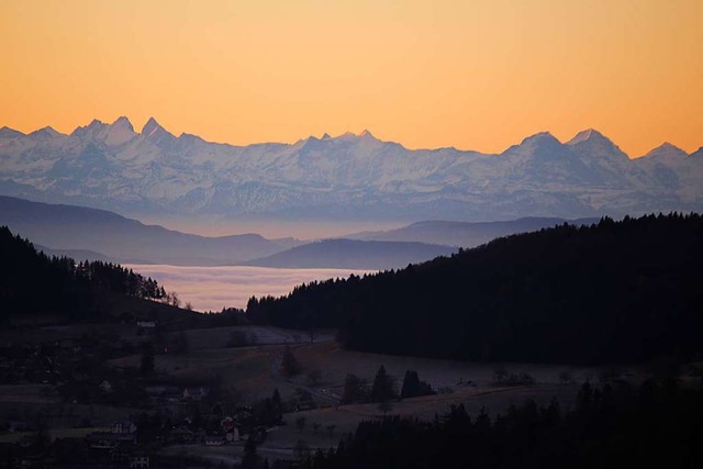 Dieses Leserfoto zeigt die Alpenkette ...ergrund Sallneck im Kleinen Wiesental.  | Foto: Gerhard H. Rdel