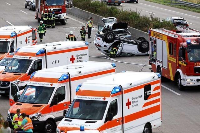 Fünf Verletzte und Stau nach Unfall auf der A5 bei Offenburg