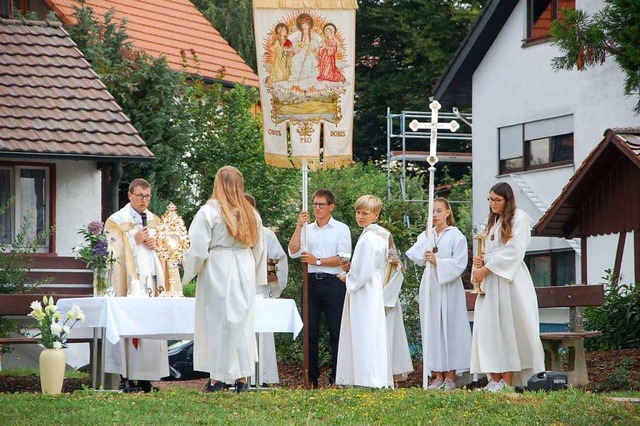 Nach dem Gottesdienst im Freien gibt es eine Prozession.  | Foto: Petra Wunderle