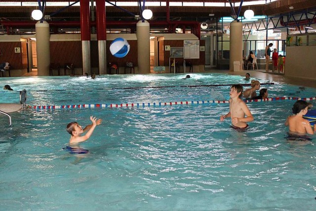 In den Ferien werden die Schwimmzeiten im Obermattenbad ausgedehnt (Archivbild).  | Foto: Lara Walter