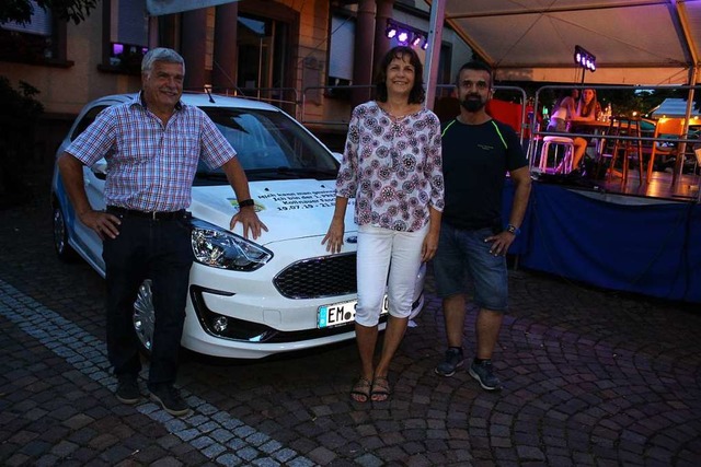 Den neuen Ford Ka+Trend hat Annette Se...sor war das Autohaus Schmid Waldkirch.  | Foto: Karin Hei