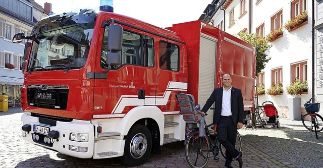 Voll beladen wiegt das neue Feuerwehrf...Mit dabei war auch OB Roman Gtzmann.   | Foto: Stadt Waldkirch