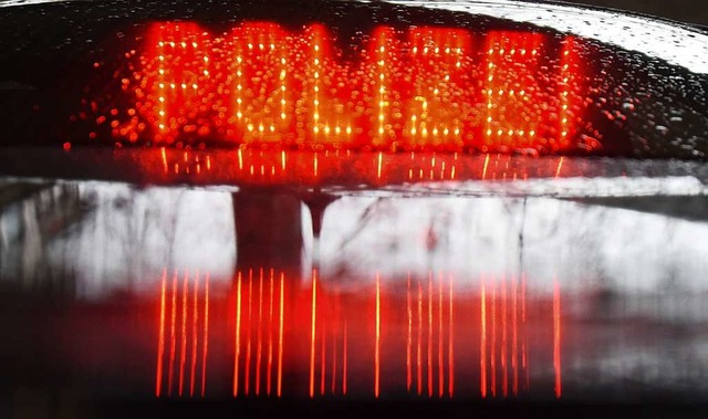 Die Tter hatten eine Polizei-Leuchtsc...Heckfenster ihres Wagens. (Symbolbild)  | Foto: Patrick Seeger