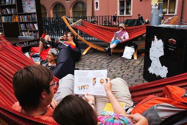 Auf dem Kartoffelmarkt beginnt das Freiluft-Lesefest 