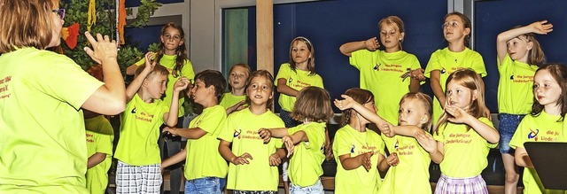 Die &#8222;Jungen Liederkrnzler&#8220...t dabei und ernteten riesigen Applaus.  | Foto: Christiane Seifried