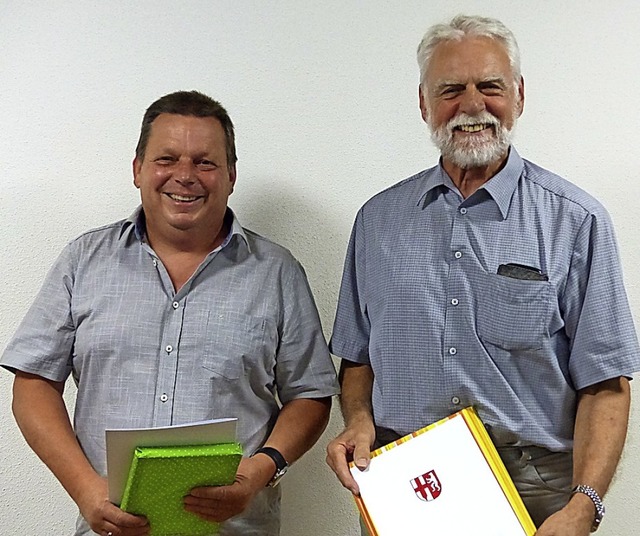 Uwe Schwecht (links) und Ortsvorsteher August Wangler wurden  verabschiedet.  | Foto: Claudia Bachmann-Goronzy