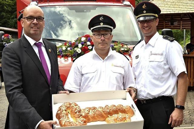 Freude in Wildgutach ber Einsatzfahrzeug und Gertehausanbau