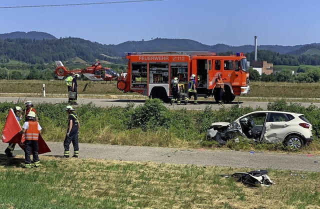 Die B 33 auf Hhe von Berghaupten muss... dem Unfall komplett gesperrt werden.   | Foto: Helmut Seller