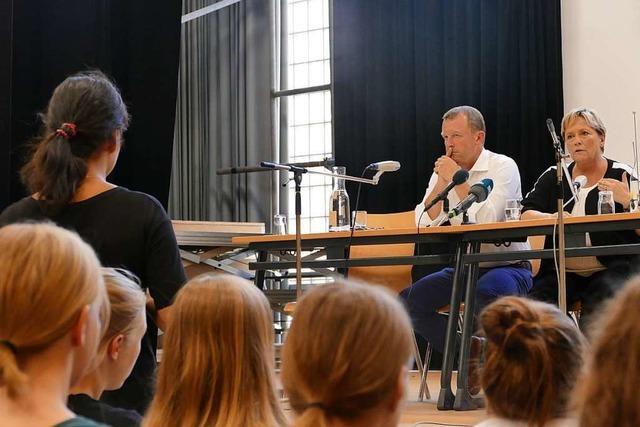 Kultusministerin Susanne Eisenmann stellt sich in Lrrach der Diskussion mit Jugendlichen