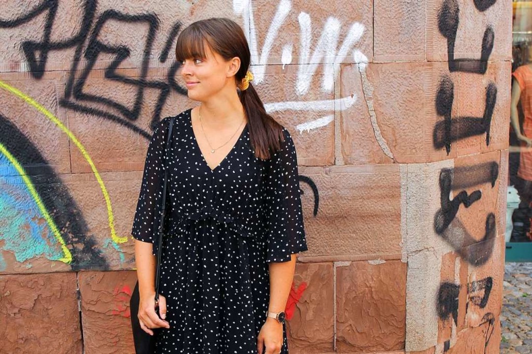 Anna wrde beim Klamottenkauf gerne mehr auf Nachhaltigkeit achten.  | Foto: Kim Lbke