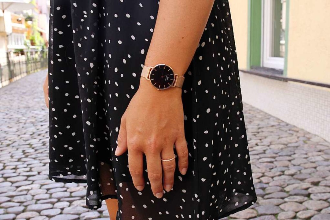 Sie liebt ihren Schmuck.  | Foto: Kim Lbke