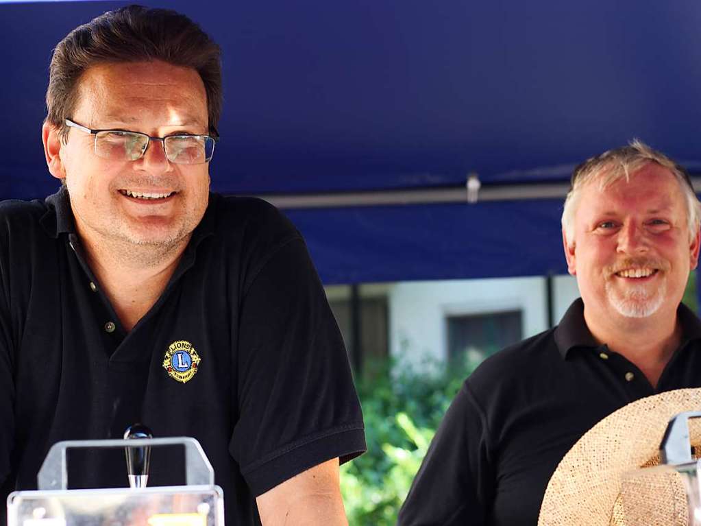 Gute Stimmung bei hochsommerlichen Temperaturen: Bei der diesjhrigen School’s-Out-Party auf dem Bad Sckinger Rudolf-Eberle-Platz amsierten sich Gro und Klein und fieberten dem baldigen Schulende entgegen.